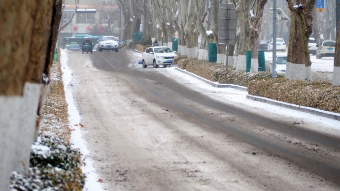 果然视频|济南这场雪好大！马路上汽车少了一大半