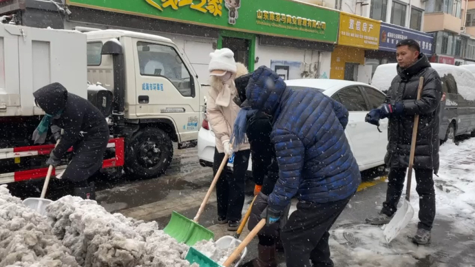 果然视频 | 环翠楼街道东北村社区为居民扫出“安全路”