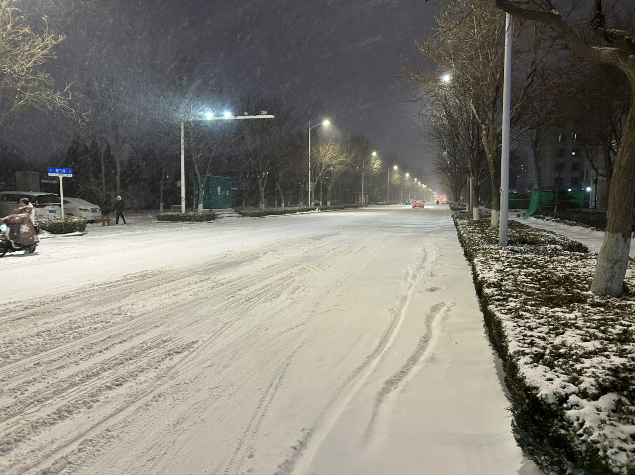 凡人歌|潍坊市民雪夜开直播无偿接送陌生人，一晚帮50多人回家