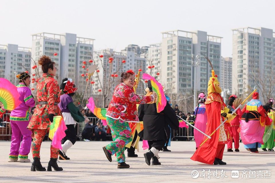 图集｜烟台“秧歌进城”庆新春 现场十余支队伍同台竞技