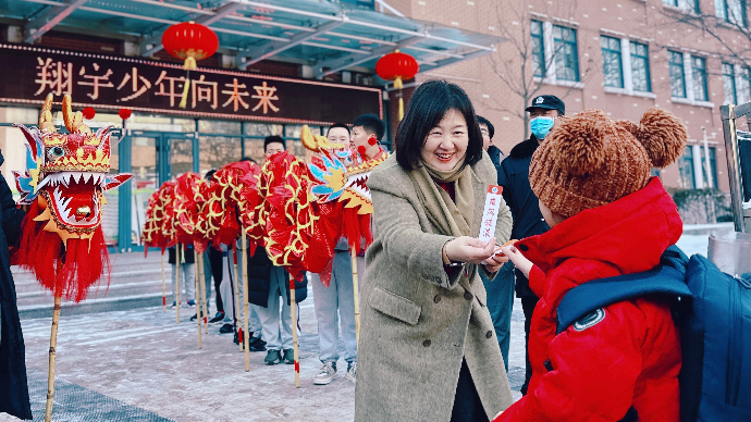 果然视频｜过龙门、贴心愿，青岛基隆路小学翔宇少年开启新学期