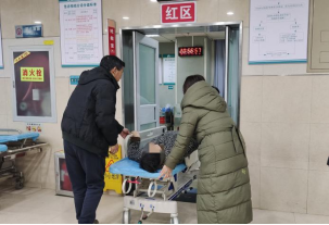 医院急诊分秒必争的元宵夜一晚抢救十几名急危重症