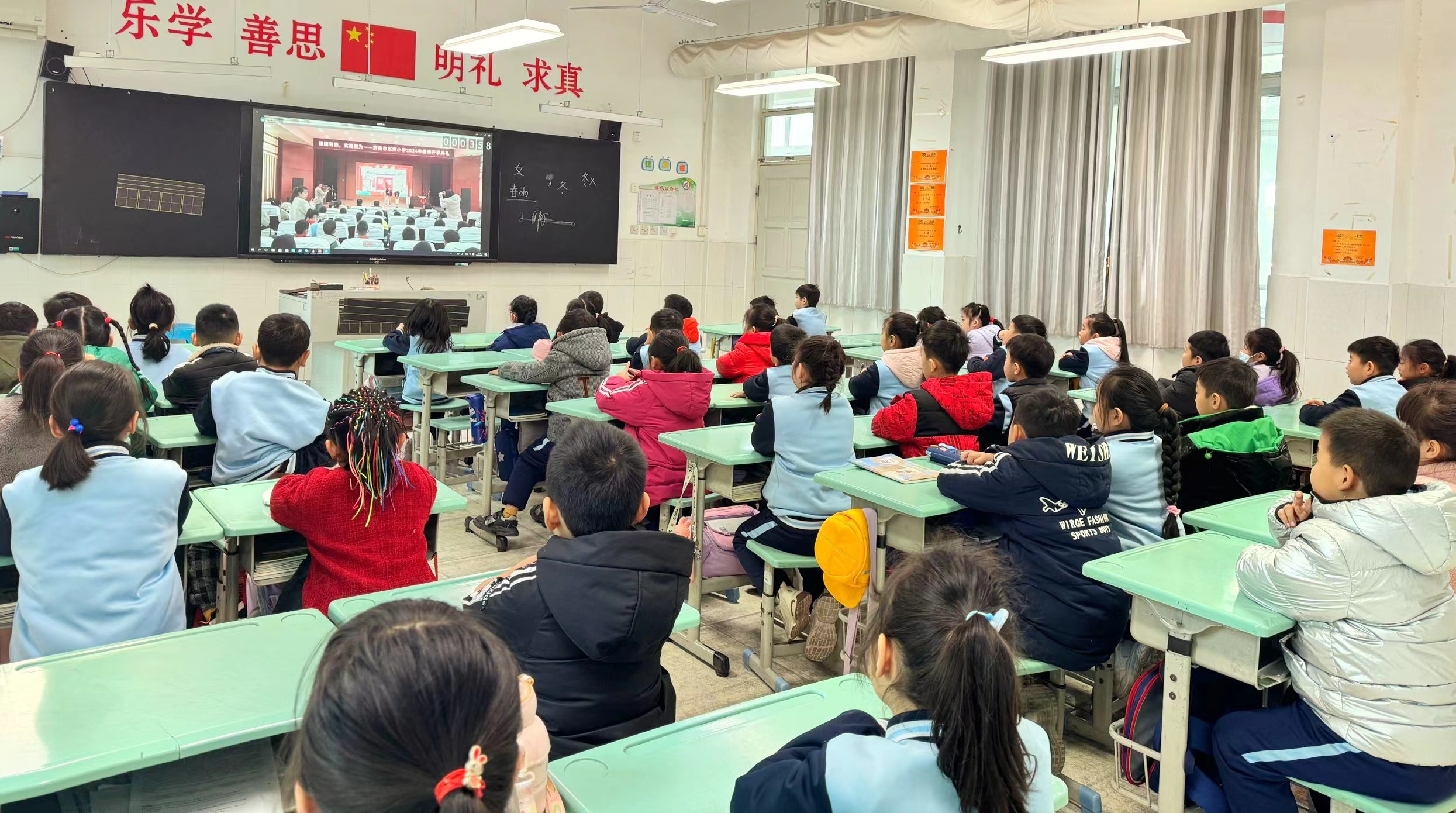 一群一圈一号济南市东河小学龙重打开新学期