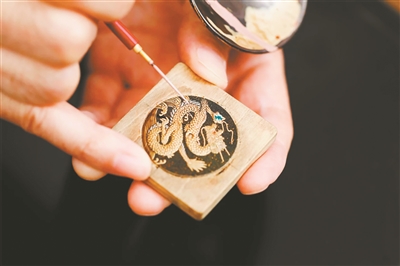 生肖龙表王者风范尽显