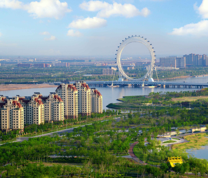 2023，极不寻常，极不容易，极不平凡。2024年，潍坊坚持稳中求进工作总基调，完整、准确、全面贯彻新发展理念，主动服务和融入新发展格局，着力推动高质量发展，加快建设实力强品质优生活美的更好潍坊，奋力争当绿色低碳高质量发展先行区建设排头兵。