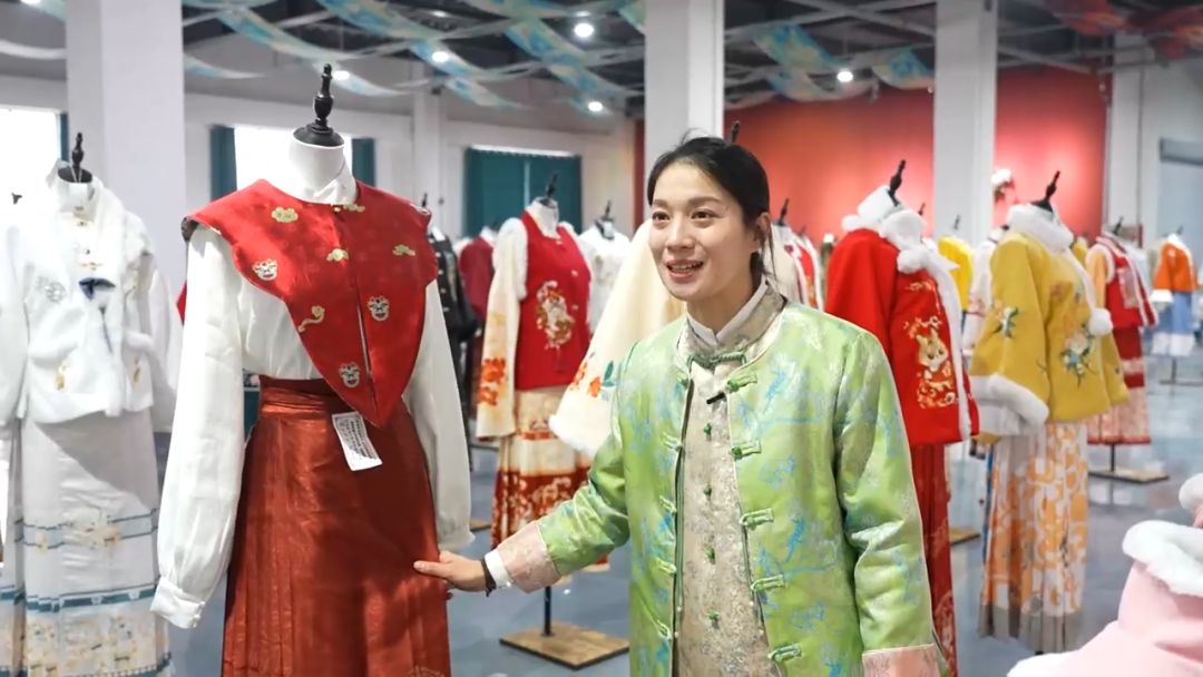 这就是山东·菏泽 | 曹县:"国潮"马面裙走俏春节大市场