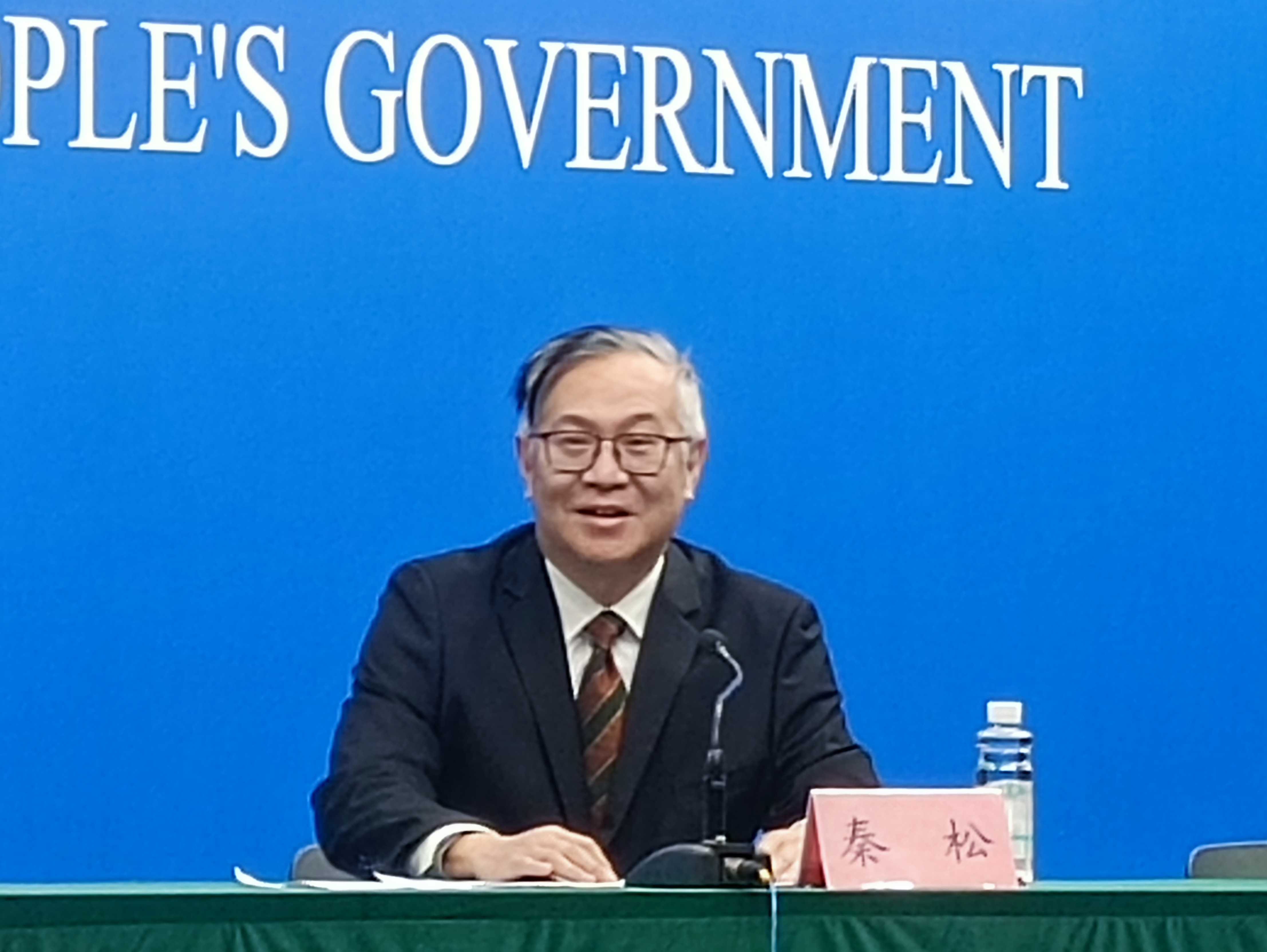 会上,中国科学院烟台海岸带研究所所长秦松介绍了长岛陆海统筹固碳增