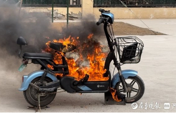 壹点调查｜顷刻灰烬、浓烟带毒、火灭仍400度…实测电动车起火