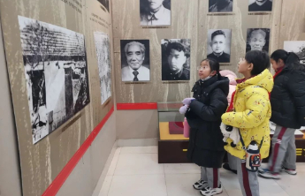 济南历城区鲍山学校四（4）中队参观历城革命烈士纪念馆活动