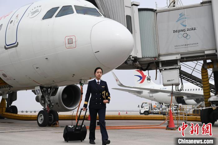 探访90后女机长的日常工作