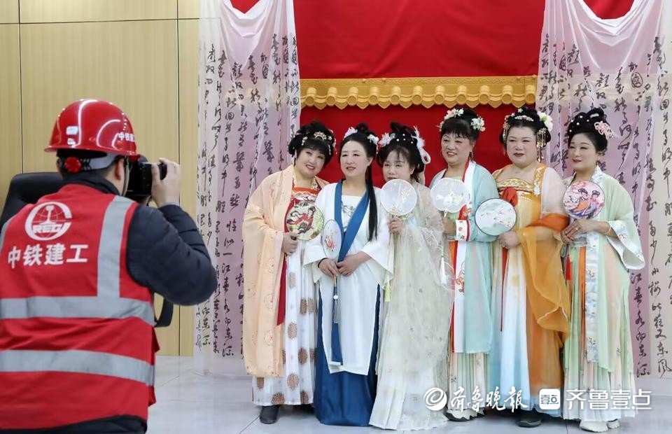 花样“三八”节︱脱下工装换美装，工地“铁娘子”变身“杨贵妃”
