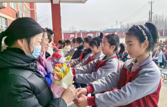 致敬了不起的“她”！临沂肖庄小学这场开放日活动暖人心