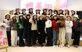 罗庄街道中心幼儿园“‘帽’美如花”妇女节主题活动快乐多