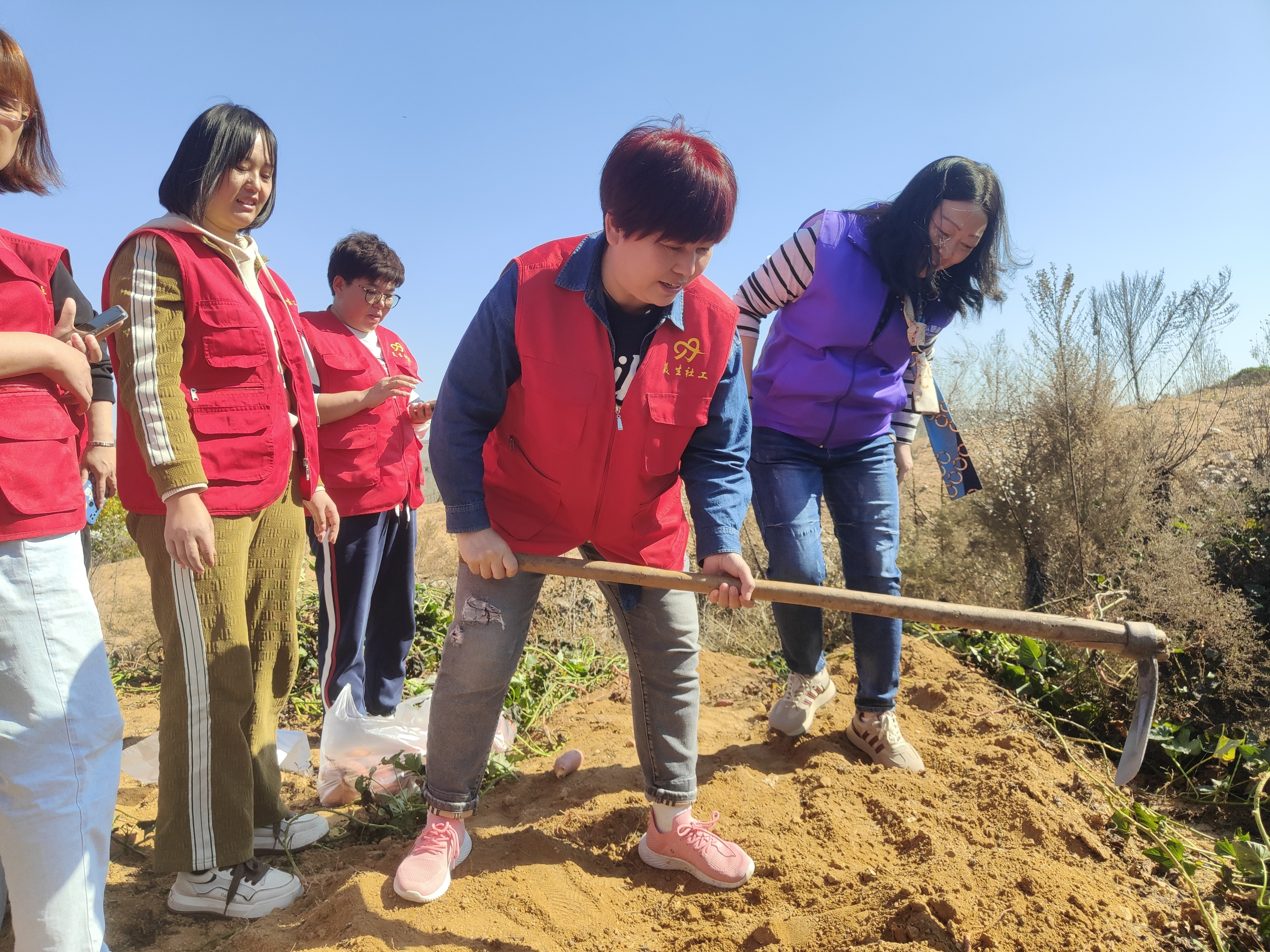王明秀的公益之路：成立公益组织帮扶千人，中国好人带出潍坊好人
