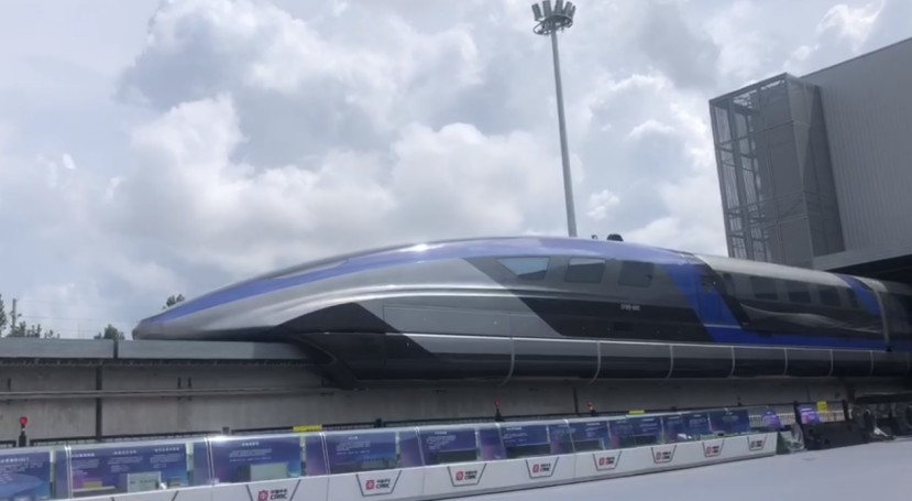 新知时速450公里全球最快高速列车cr450飞驰而来