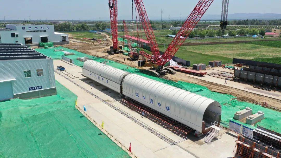 时速,有媒体据此解读称,cr450投用后,京沪之间的直达时间将大幅缩短