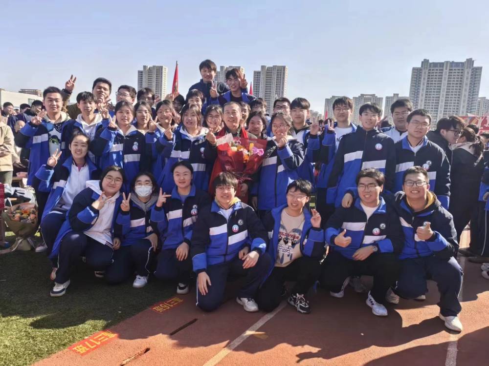 邹平市黄山中学举行2021级高三成人礼暨高考誓师大会