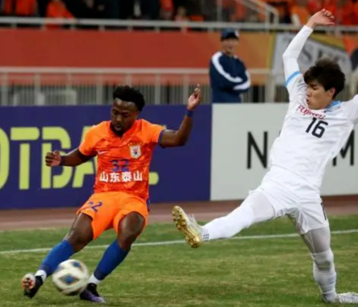 3月9日19：35，中超第二轮，山东泰山主场0：0北京国安。作为中国顶级足球联赛从未降级的两支老牌劲旅，泰山、国安每次遭遇，都如同火星撞地球，场内场外同样精彩。对泰山而言，因为要兼顾几天之后的亚冠淘汰赛，球队进行了大面积人员轮换，能在劲敌身上拿到一分，也是不错的选择。