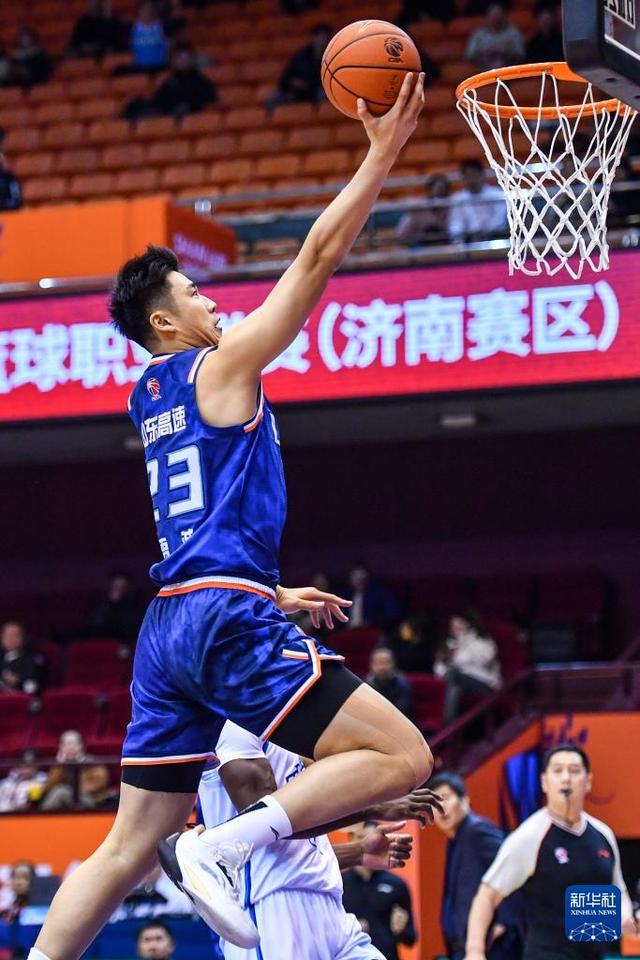 本赛季首次缺阵贾诚无缘与浙江的比赛因近期状态低迷