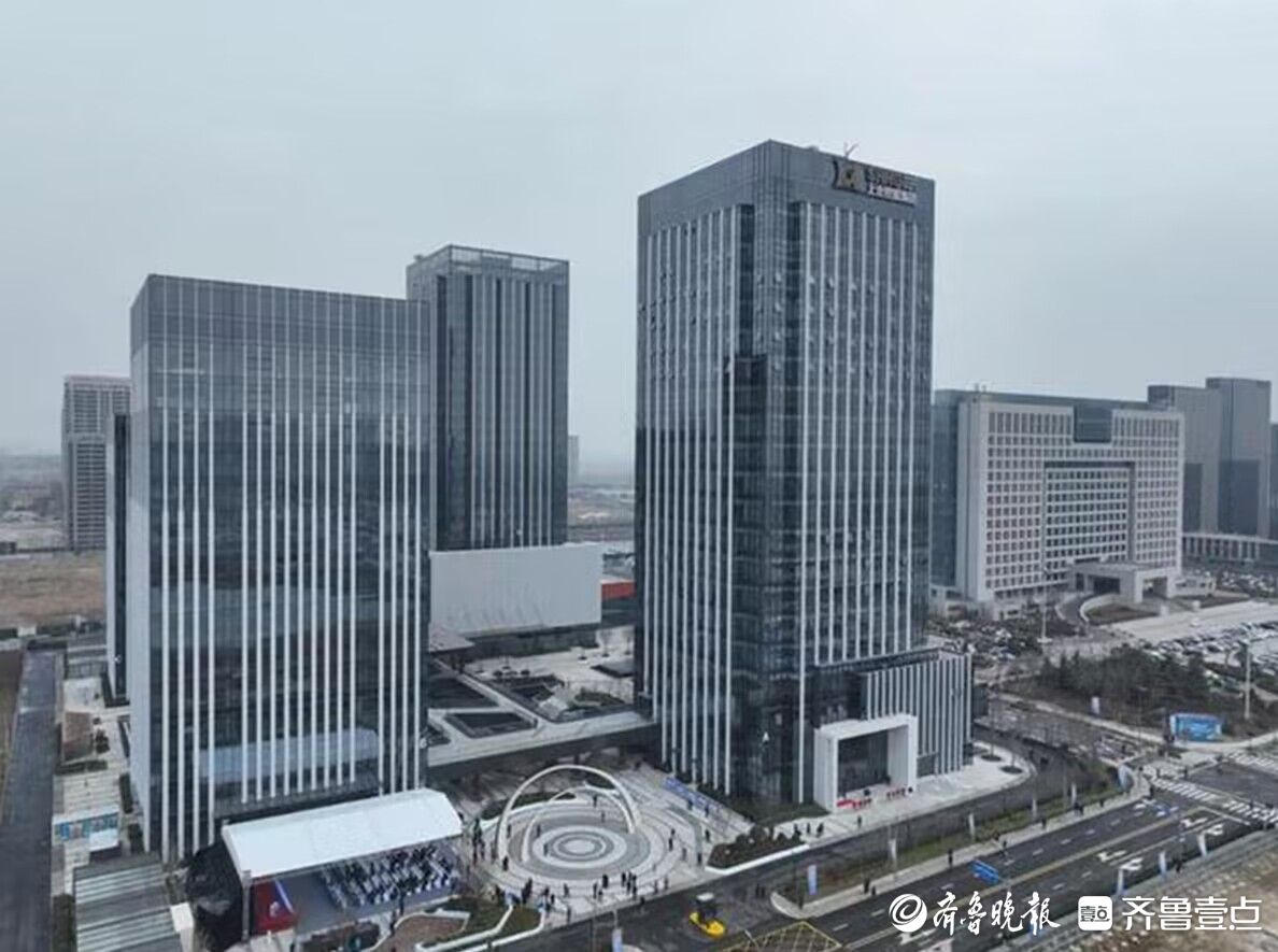 青岛新地标上合示范区如意湖总部基地正式启用