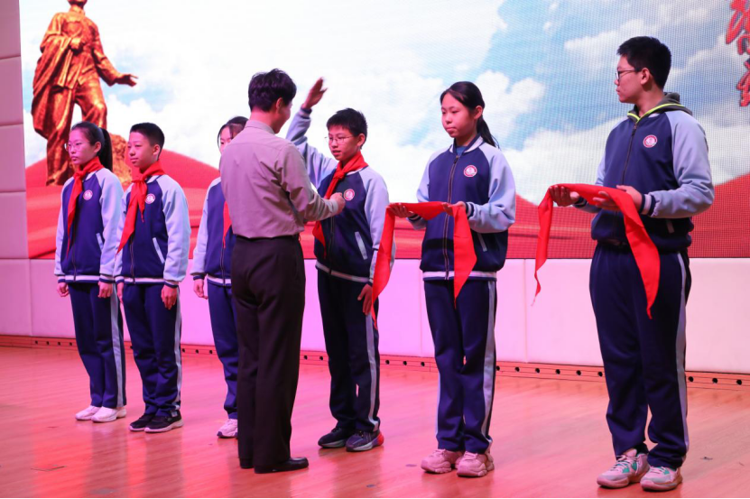 雷锋班班长对话淄博柳泉中学学子