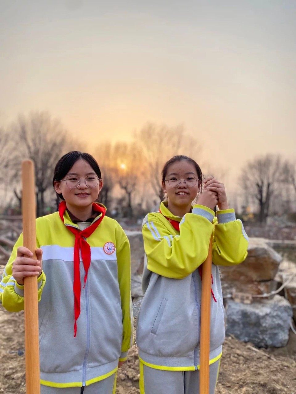  “绿色小分队”出发！临沂第五实验小学各中队积极参加植树活动