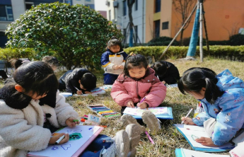 寻找春天！临沂市罗庄区罗庄街道中心幼儿园开展“植树节”活动