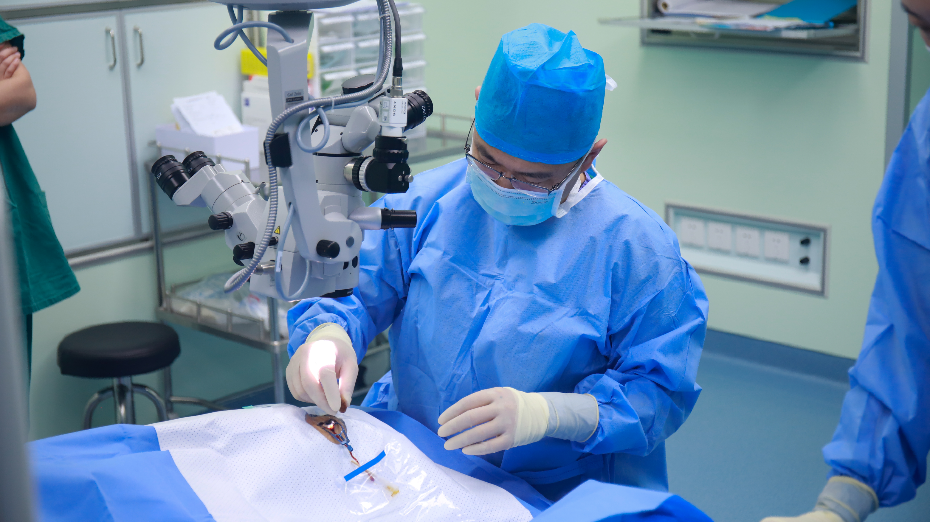 青岛眼科医院" 无刀 "白内障手术,化解病情难题-齐鲁晚报·齐鲁壹点