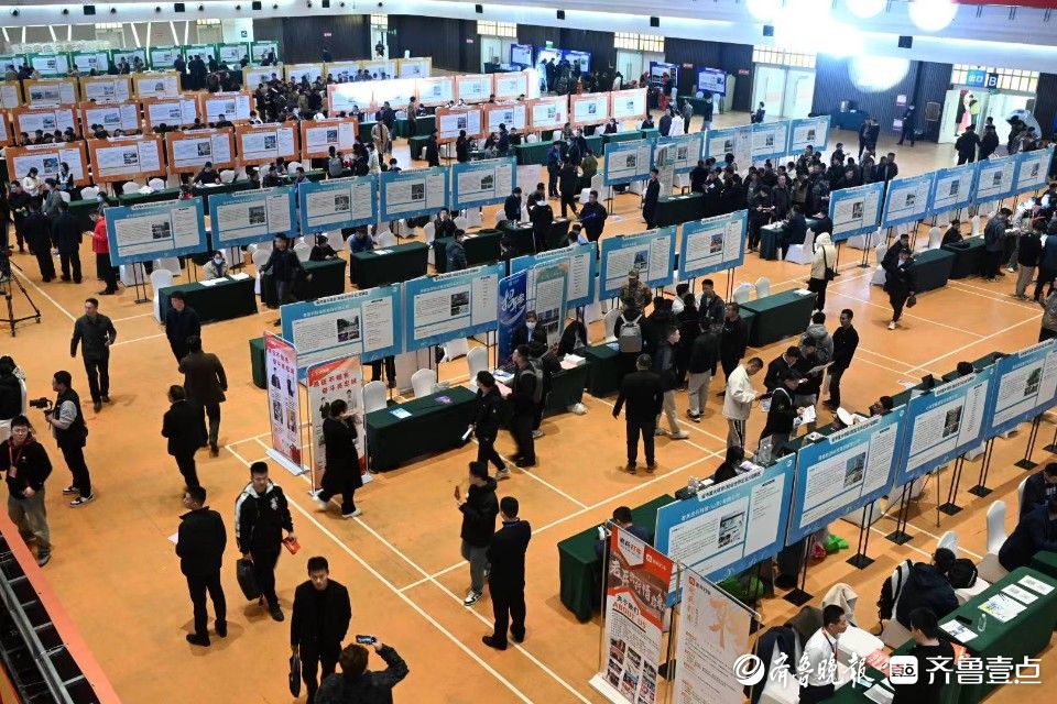 沿黄九市退役军人专场招聘会现场人头攒动，求职者和企业“双向奔赴”！