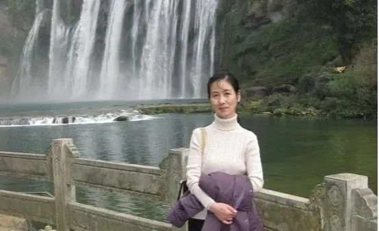 高校教授高调简介刷屏团队总出学霸还有