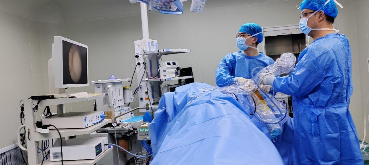 烟台市中医医院完成关节镜下微创滑膜切除游离体取出手术