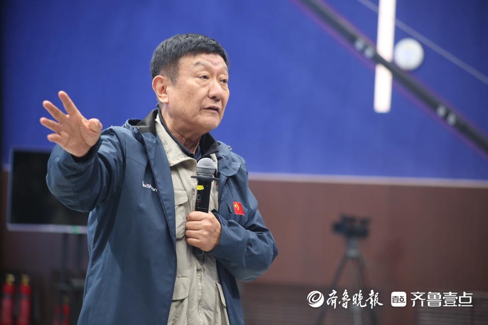 逄春阶做客山师大非虚构写作中思辨性是文章的风骨