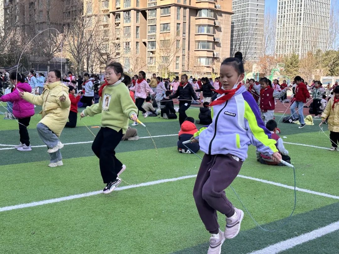 济南高新区丰奥嘉园小学举行跳动童年绳采飞扬跳绳比赛