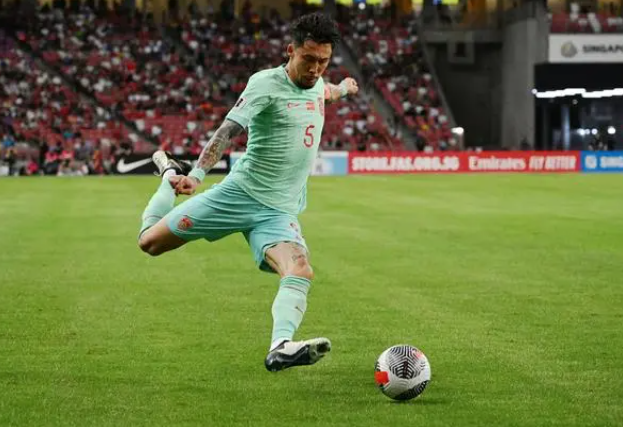 大哥替补待命，小弟谁来冲锋？撤回退队决定，张琳芃或成国足替补