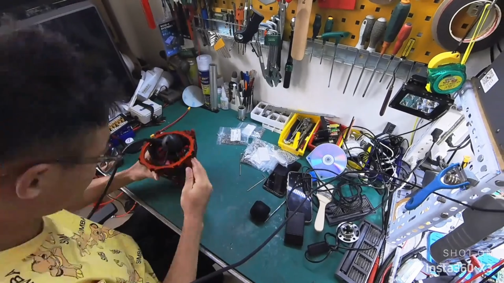 意外来临却不言弃近日,山东济宁90后小伙梁开宇"爆改假腿"的