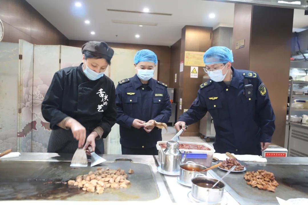 此次食品安全抽检,覆盖了牡丹节会景点及周边的食品经营单位和餐饮