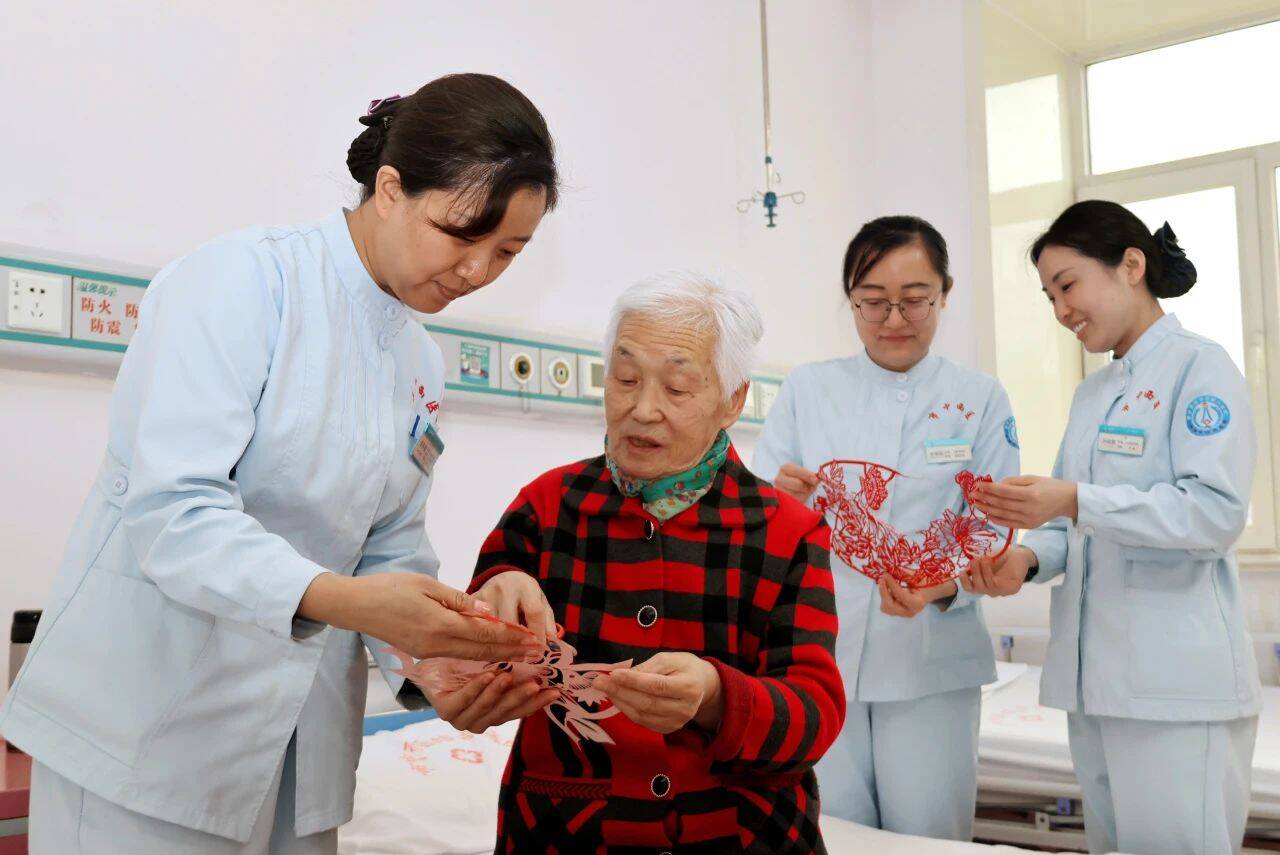 淄博市中西医结合医院一张跨越时光的剪纸见证20年医患情