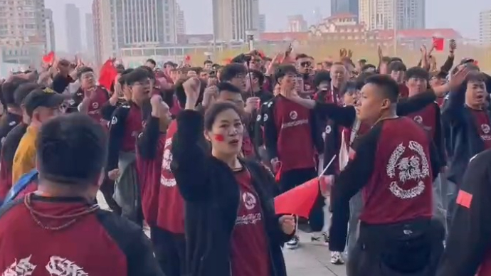 果然视频丨国足主场战新加坡一触即发，一起感受球迷热情！