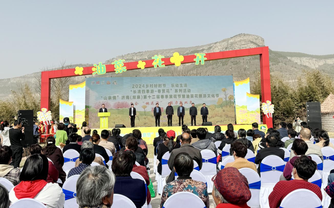 数字大篷车之助力乡村振兴专车服务活动走进双泉镇