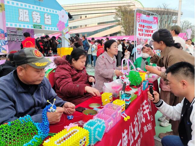 四个100|开展手工培训，帮十余位残障人士月增加收入超千元