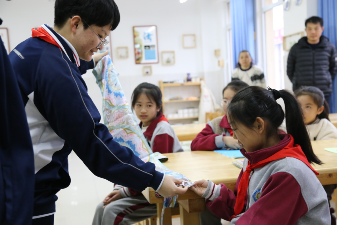 春锋送暖历城二中彩石校区开展学雷锋系列活动