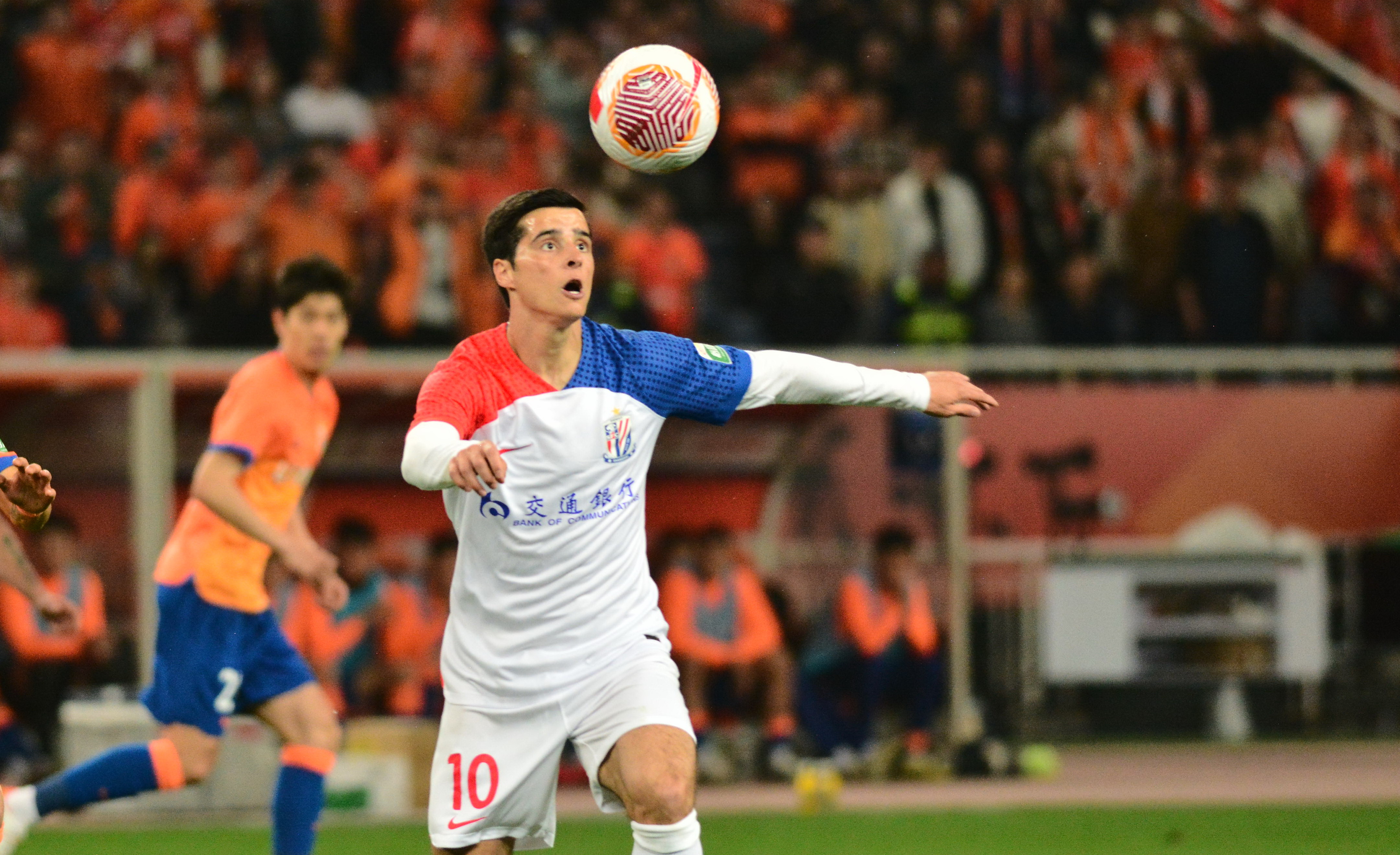 山东泰山队vs上海申花队申花队特谢拉单刀球面对王大雷打进