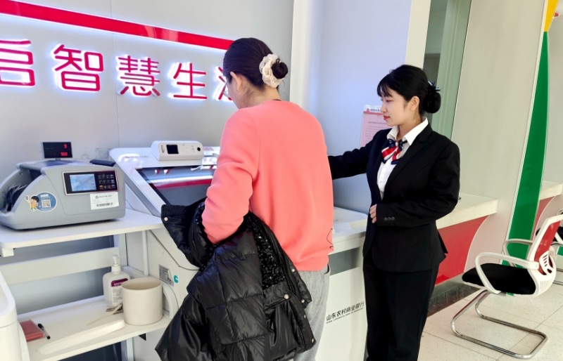 利津农商银行打好带教辅导三张牌