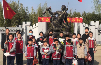 临沂肖庄小学开展“缅怀革命先烈 争做星火好少年”清明祭祀活动