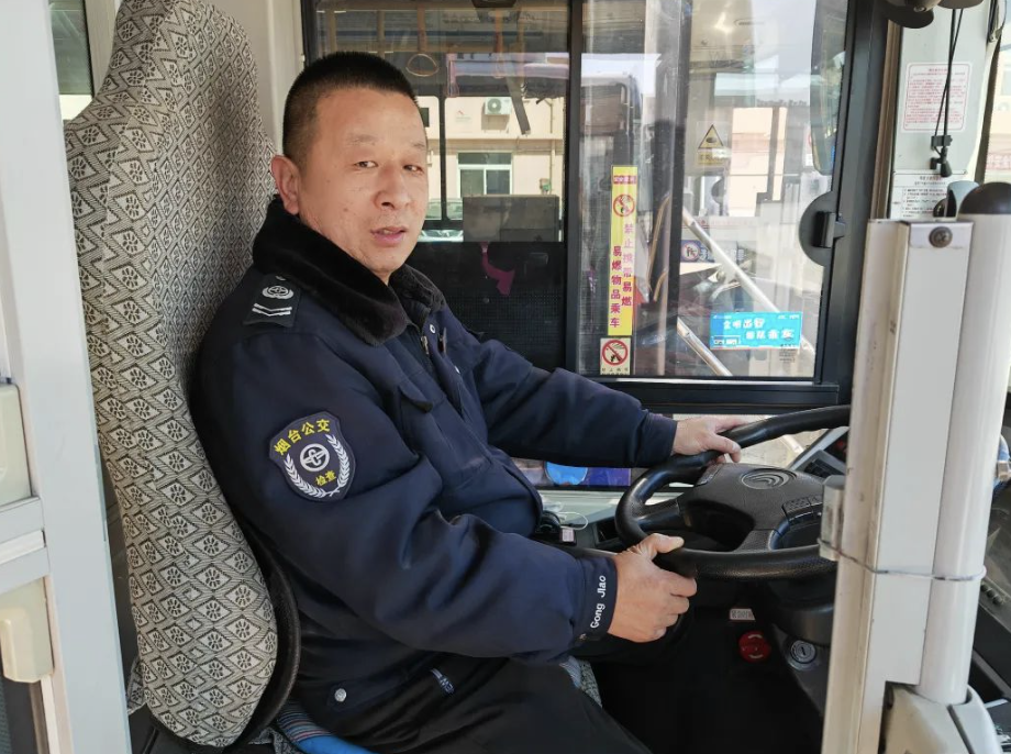 小男孩离家出走古稀老人迷路烟台公交驾驶员热心救助