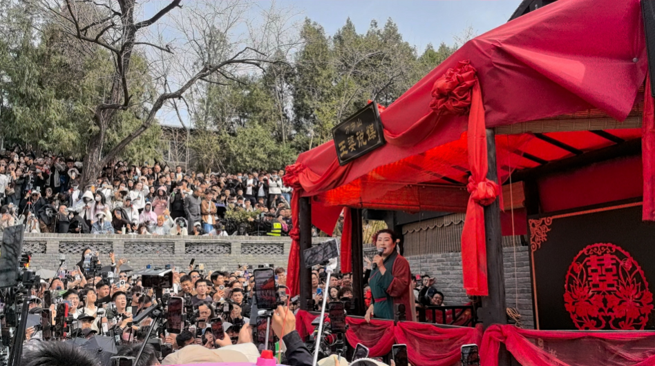 40分钟“牵手”成功5对！“王婆”被游客亲切称呼为“王干娘”