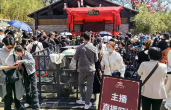 “泼天富贵” 还是“烫手山芋”？爆火的开封正在经历流量大考