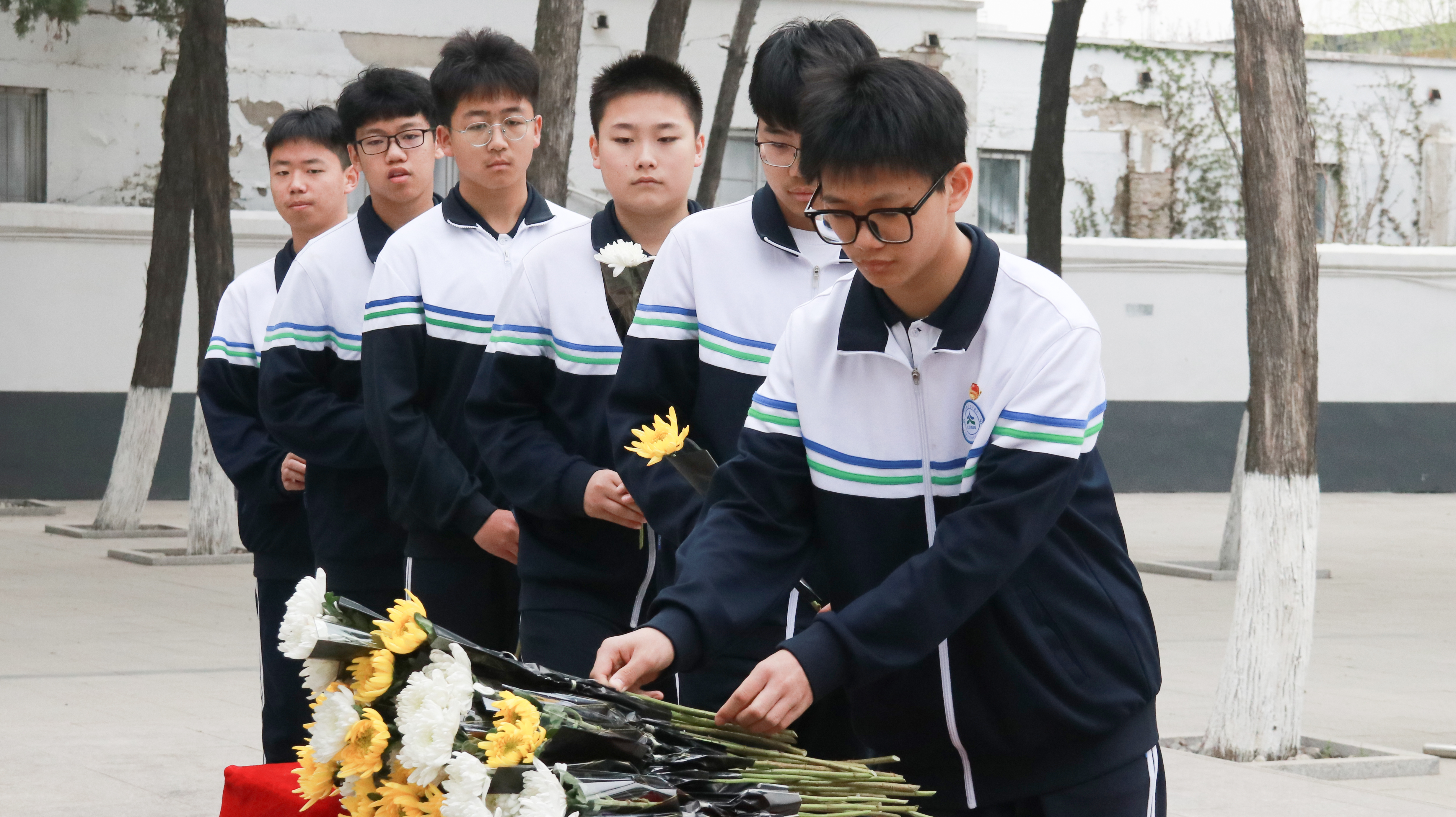 济宁天立学校开展清明节缅怀革命英烈活动-齐鲁晚报网