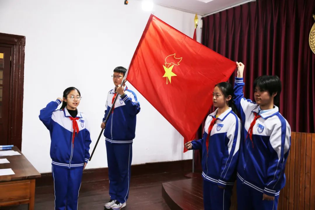 济南育英中学举行"铸魂·2024·清明祭英烈"活动-齐鲁晚报网