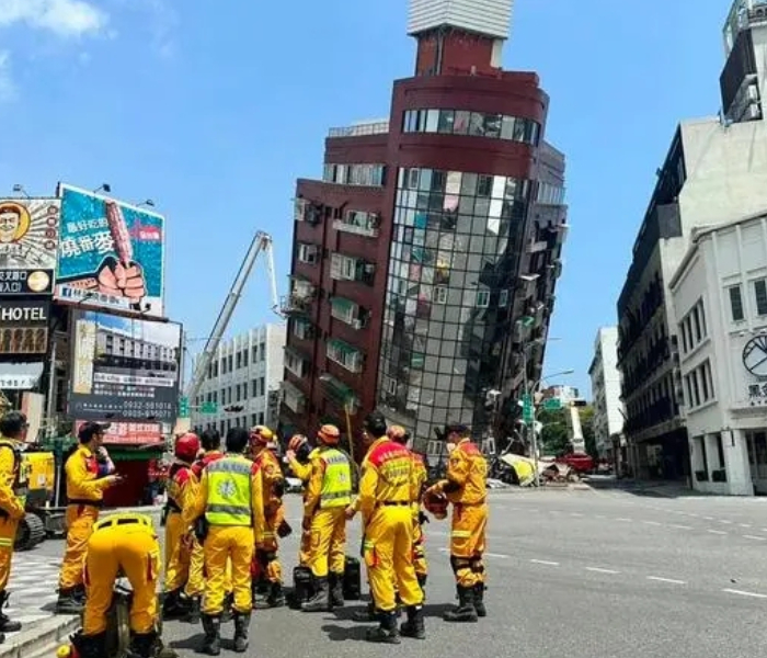 3日早7时58分，台湾花莲县海域发生7.3级地震，随后余震不断。据央视新闻，台灾害应变中心统计，截至3日晚10时，台湾花莲7.3级地震已造成9人死亡、1011人受伤，另有百余人受困。